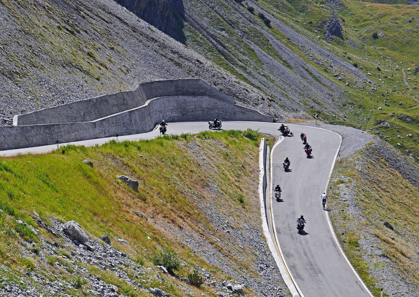 ADV Motorcycle Tours by region: Best Routes in the Alps